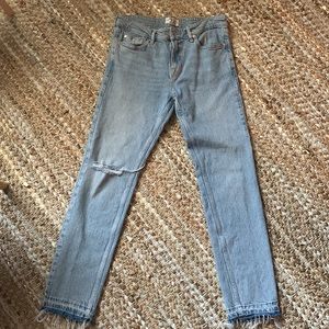 🩵WE THE FREE Light Wash Distressed Denim